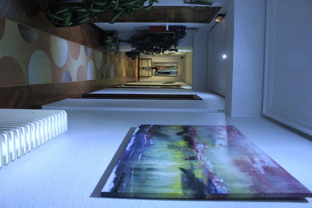 Hostal Esmeralda Madrid Luaran gambar