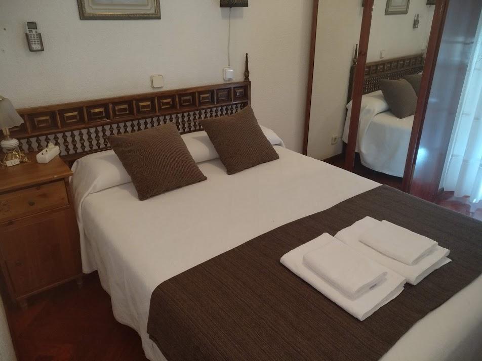 Hostal Esmeralda Madrid Luaran gambar