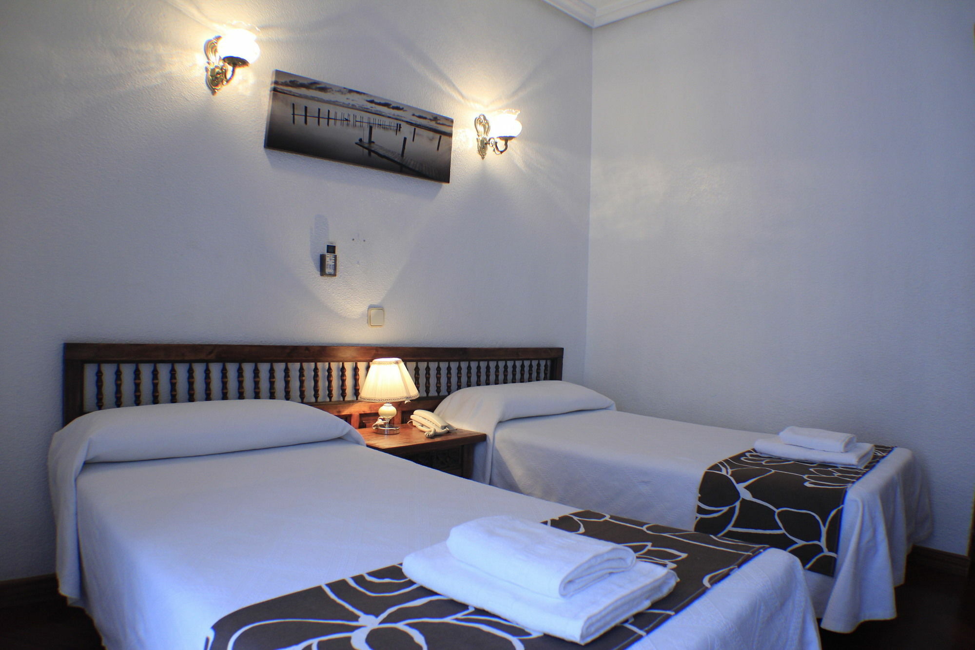 Hostal Esmeralda Madrid Luaran gambar