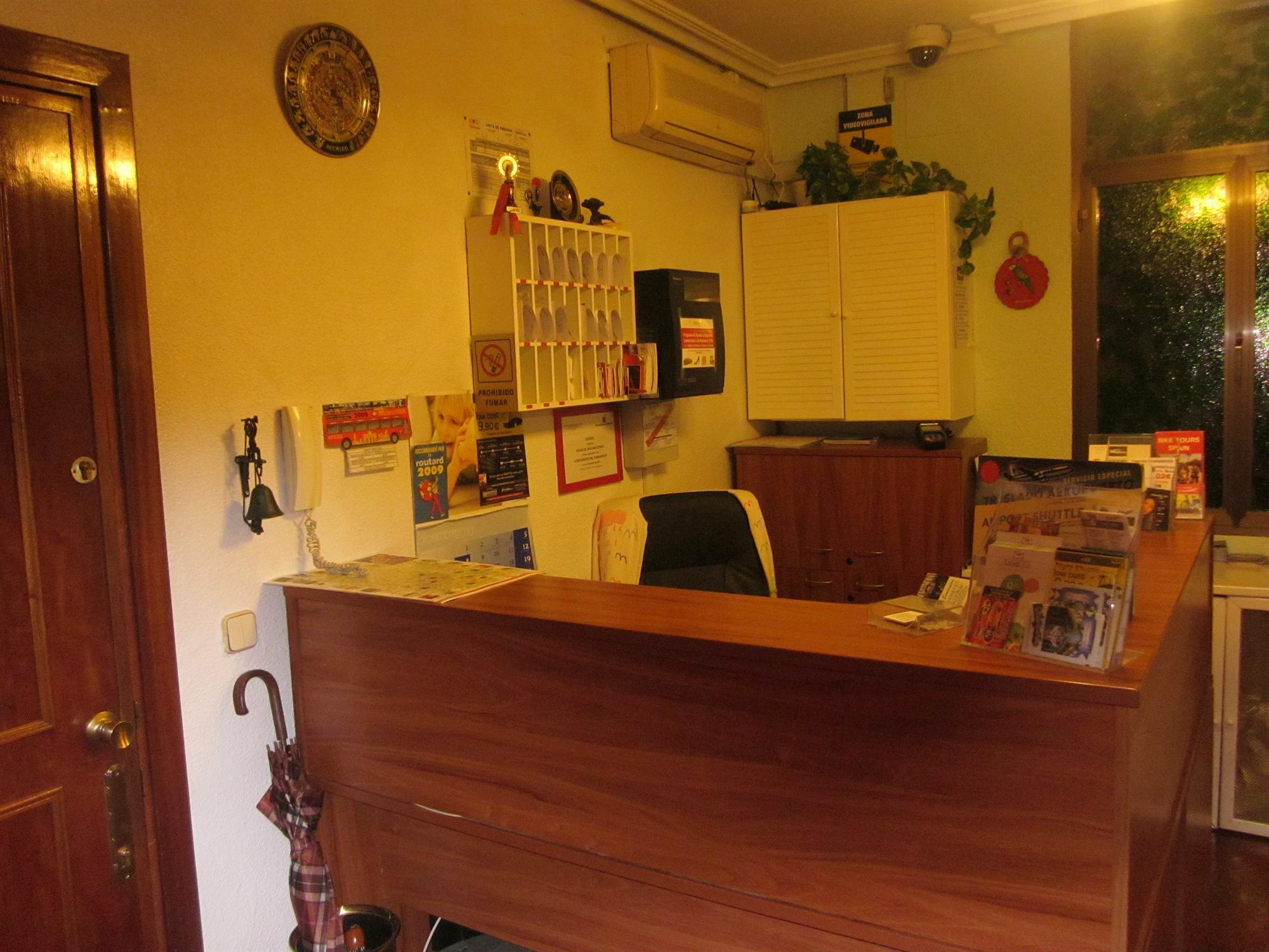 Hostal Esmeralda Madrid Luaran gambar